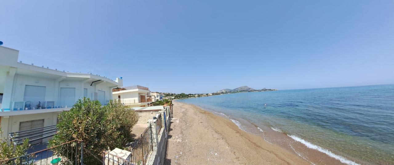 Blue Life, Sea-Luxury Rooms On The Beach Between Palermo And Cefalu' กาสเตลดัชเชีย ภายนอก รูปภาพ
