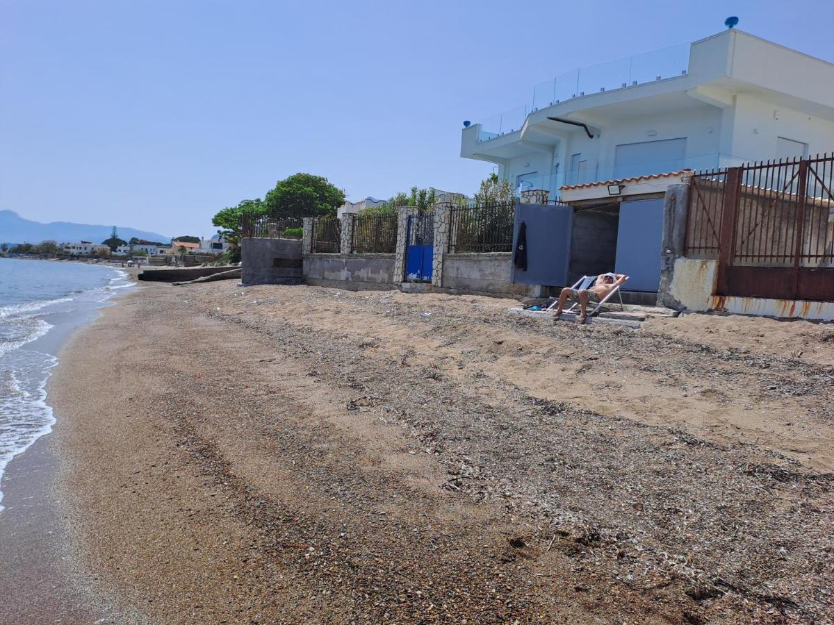 Blue Life, Sea-Luxury Rooms On The Beach Between Palermo And Cefalu' กาสเตลดัชเชีย ภายนอก รูปภาพ