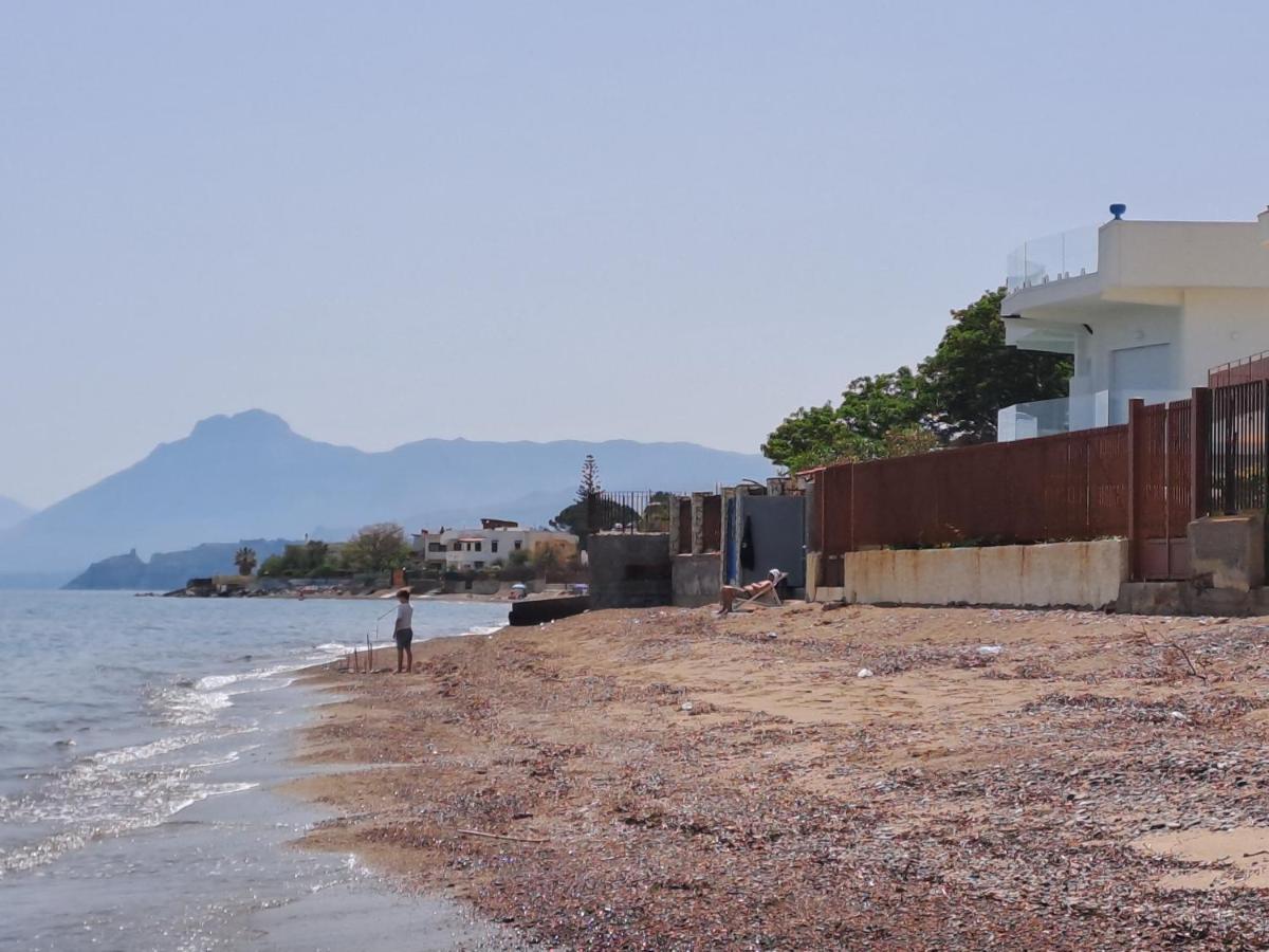 Blue Life, Sea-Luxury Rooms On The Beach Between Palermo And Cefalu' กาสเตลดัชเชีย ภายนอก รูปภาพ