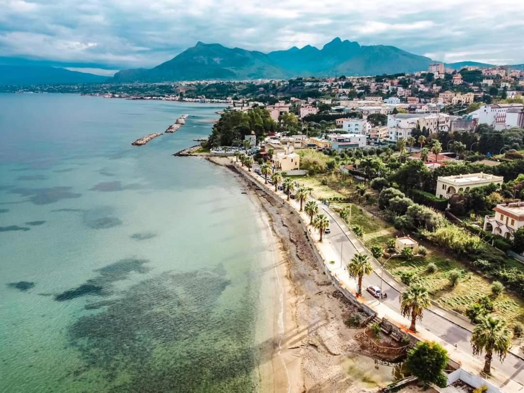 Blue Life, Sea-Luxury Rooms On The Beach Between Palermo And Cefalu' กาสเตลดัชเชีย ภายนอก รูปภาพ