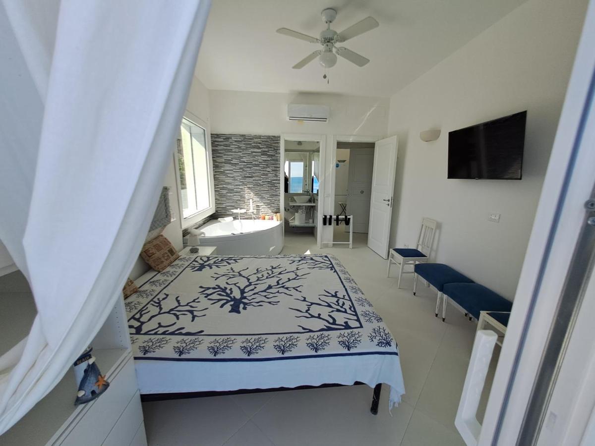 Blue Life, Sea-Luxury Rooms On The Beach Between Palermo And Cefalu' กาสเตลดัชเชีย ภายนอก รูปภาพ