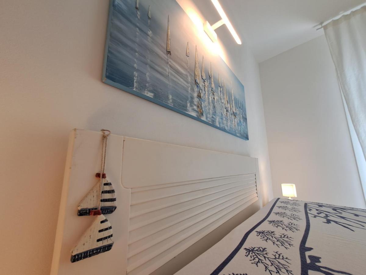 Blue Life, Sea-Luxury Rooms On The Beach Between Palermo And Cefalu' กาสเตลดัชเชีย ภายนอก รูปภาพ