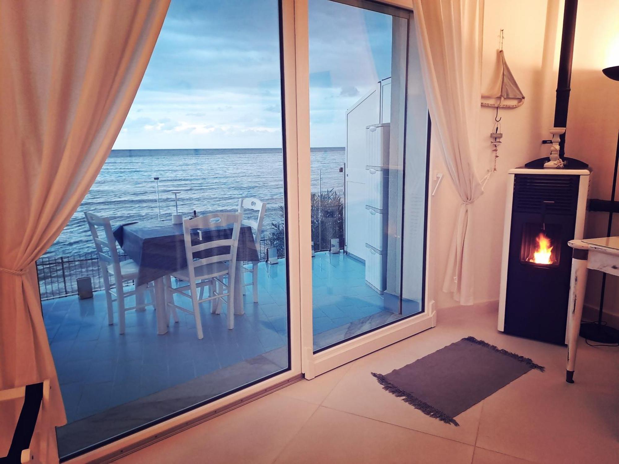 Blue Life, Sea-Luxury Rooms On The Beach Between Palermo And Cefalu' กาสเตลดัชเชีย ภายนอก รูปภาพ
