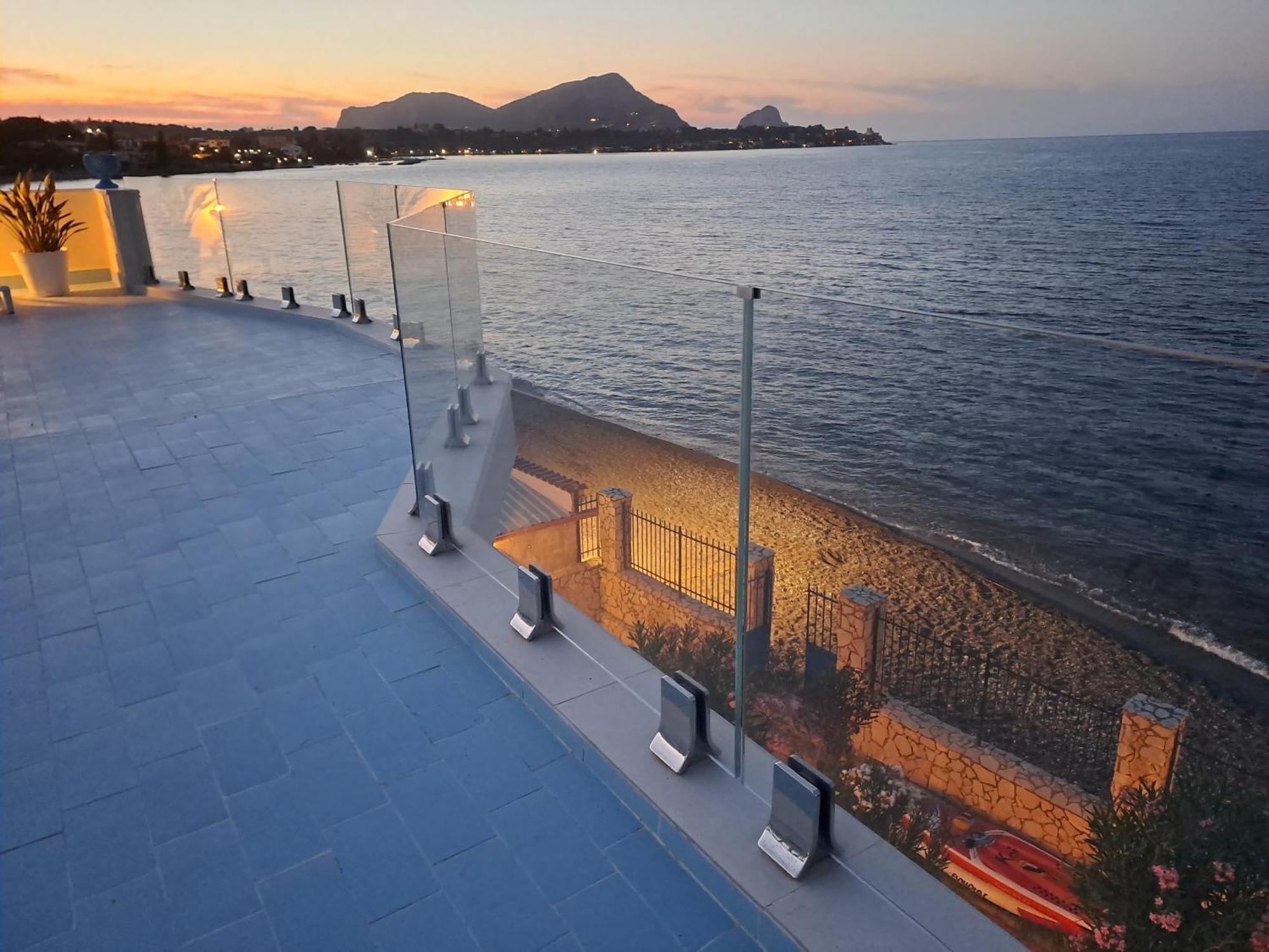 Blue Life, Sea-Luxury Rooms On The Beach Between Palermo And Cefalu' กาสเตลดัชเชีย ภายนอก รูปภาพ