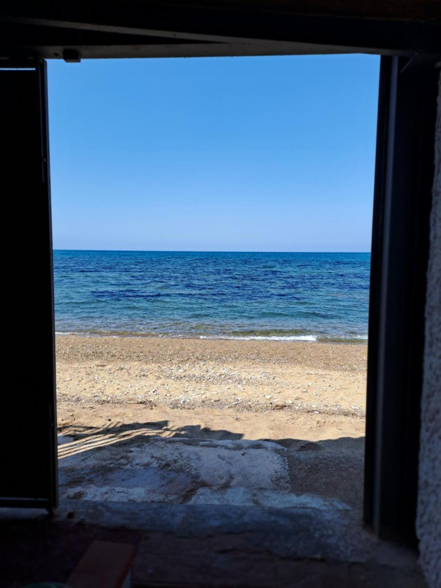 Blue Life, Sea-Luxury Rooms On The Beach Between Palermo And Cefalu' กาสเตลดัชเชีย ภายนอก รูปภาพ